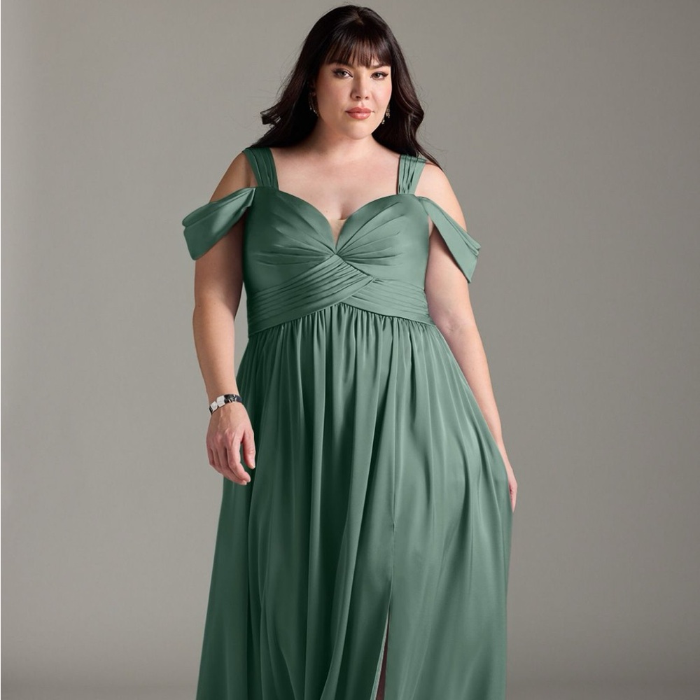 Elegant Green Off-Shoulder Maxi Dress